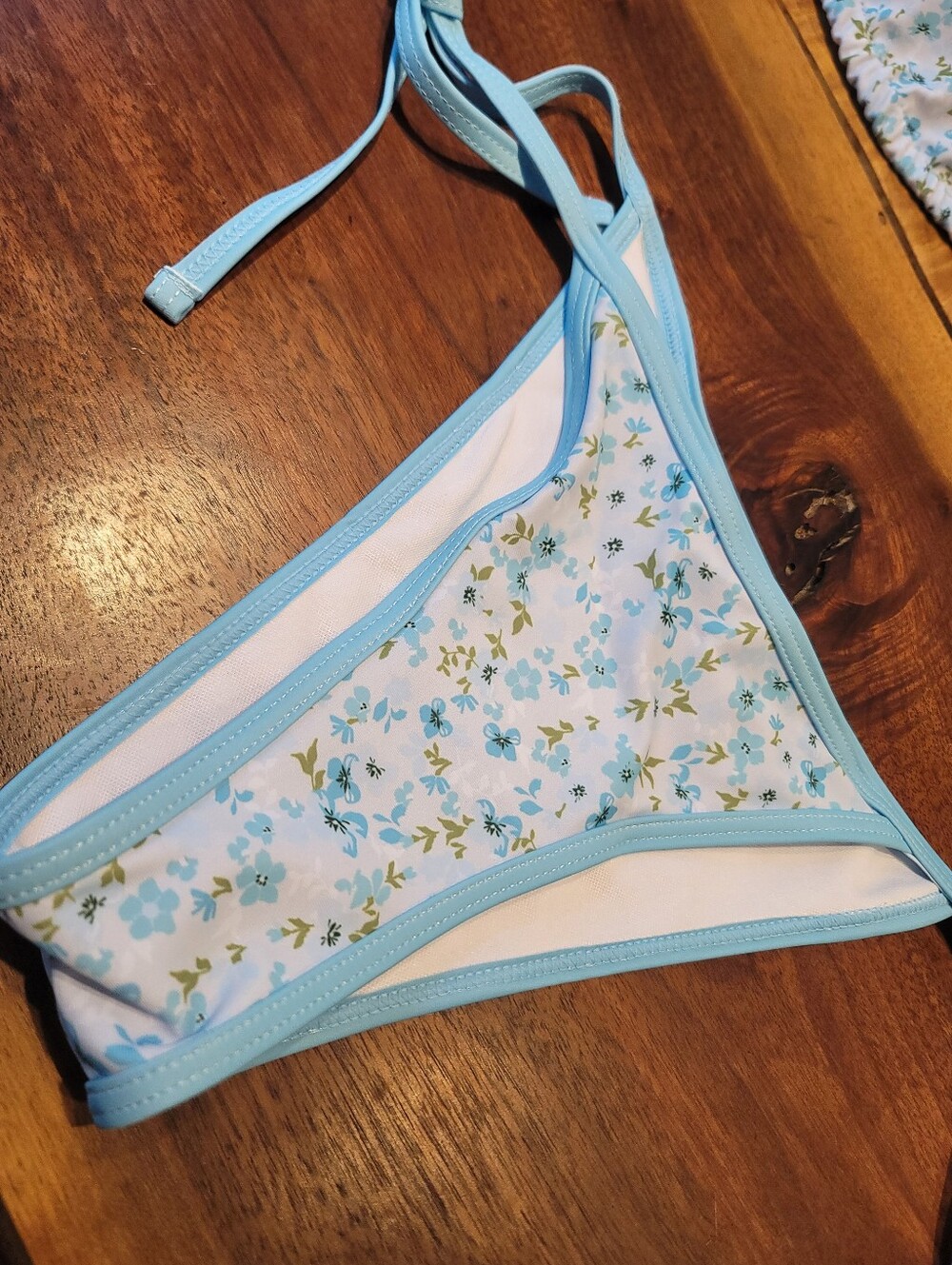 Baby Blue Daisy Print Tie Side Bikini Size Small NWOT - Picture 3 of 8